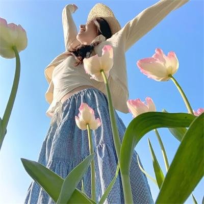 在秃鹫群下